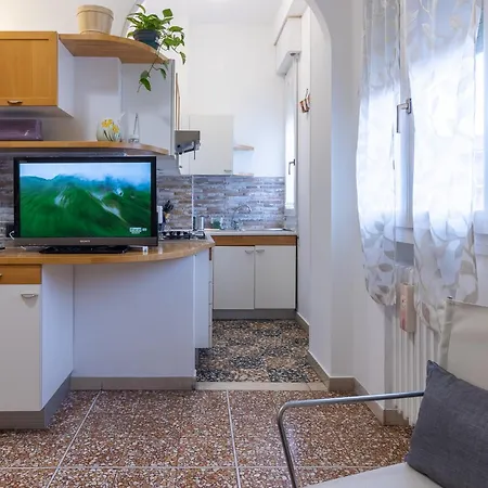 Apartament Housmart Galeotti 16 *